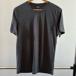 Sonoma, men’s Large, charcoal gray, short sleeve, shirt. Like new condition!